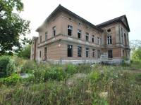 Ruiny neoklasycystycznego pałacu