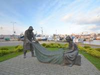 Pomnik rybaka i rybaczki w Kołobrzegu