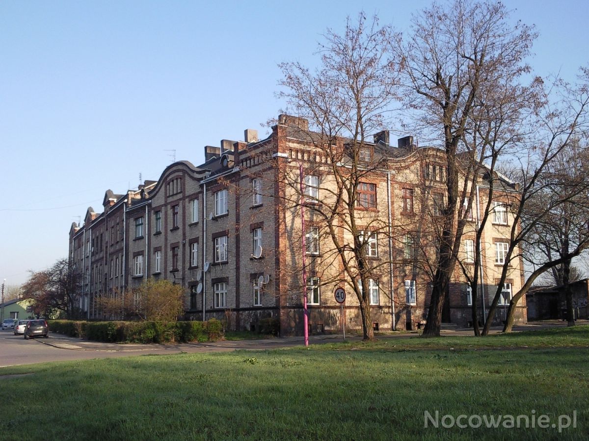 Stara, zabytkowa kamienica w dzielnicy Piaski, Czeladź, zdjęcia