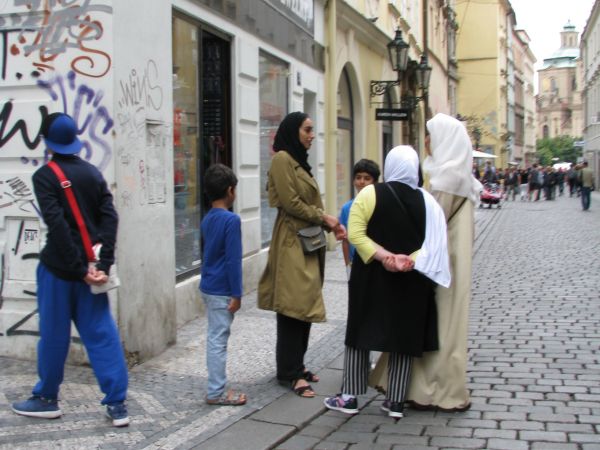 Turyści na ulicach Pragi