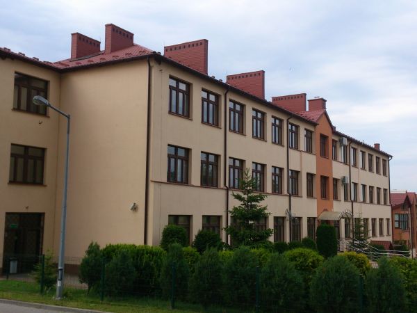 waśniów -budynek szkoły