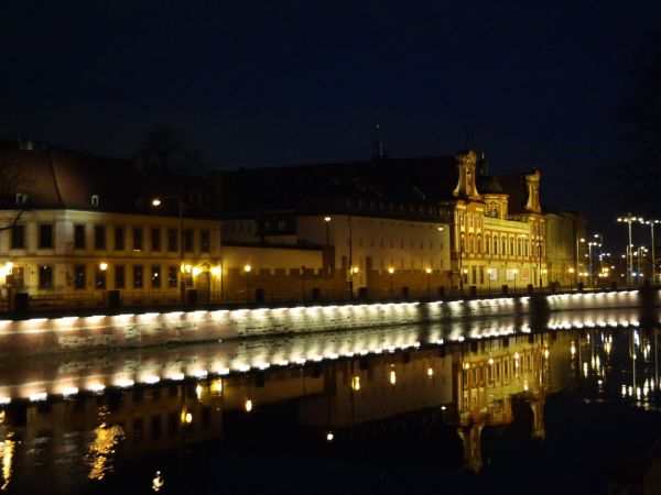 Widok na Ossolineum z Mostu Piaskowego-Wrocław