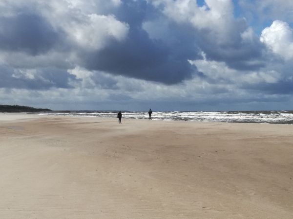 Super szeroka plaża zachodnia w Ustce