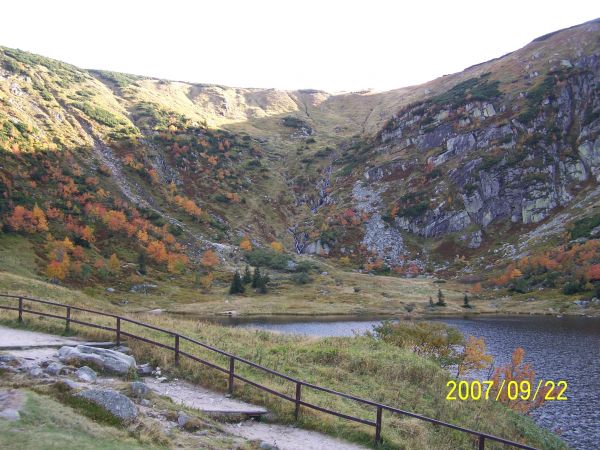 Mały Staw koło schroniska Samotnia
