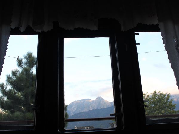 Kościelisko widok z okna w Willi Anna, pobliski kościół.