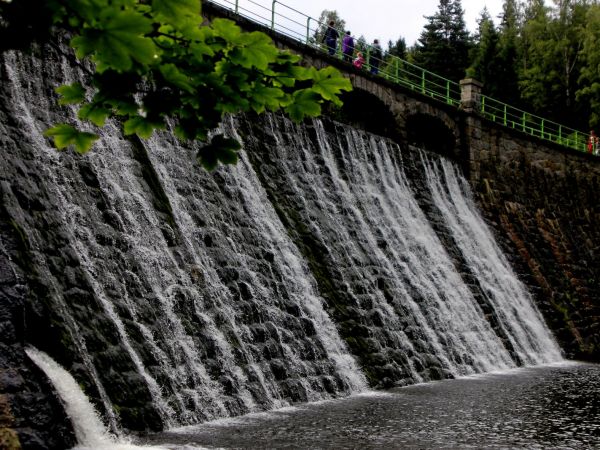 Zapora nad Łomnicą.