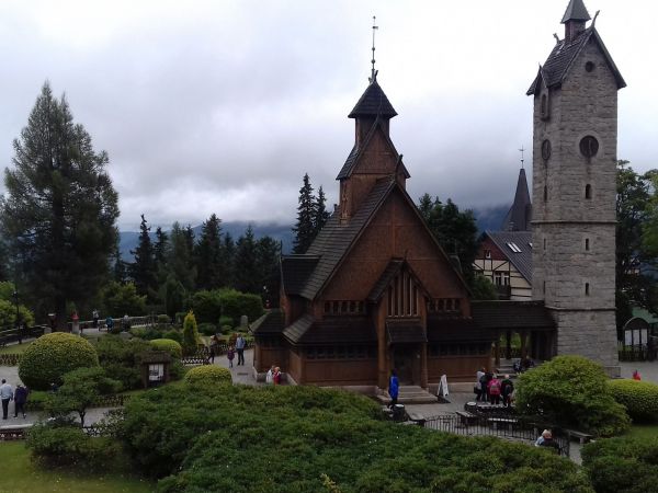 Karpacz : świątynia Wang, Hotel Gołębiewski, Dziki wodospad,