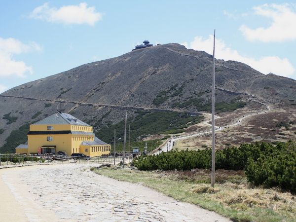 Śnieżka (1602 m n.p.m.) i Schronisko Górskie "Dom Śląski"
