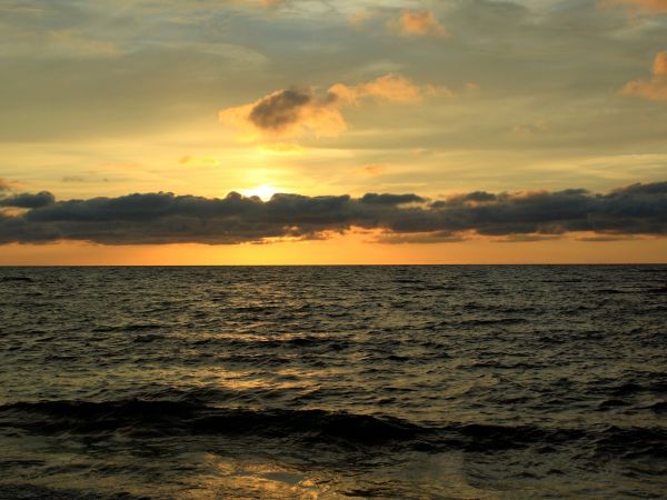 Rowy-zachód słońca nad Bałtykiem