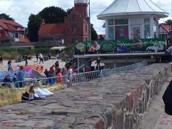 Ustka....wejscie do portu oraz ławeczka pani Ireny