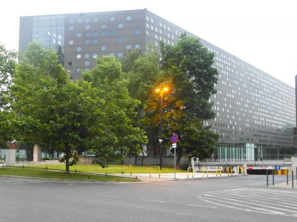 Serowiec...budynek Politechniki Wrocławskiej.