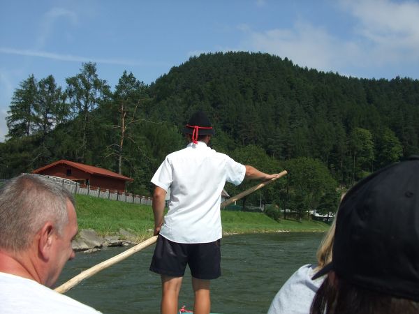 Spływ kajakami-koło Hotelu Piwniczna Zdrój.