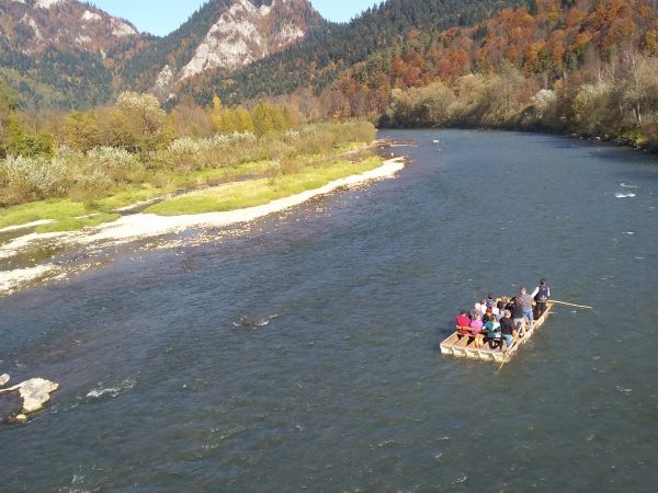 Widok z Trzech Koron,kładki na Słowację.