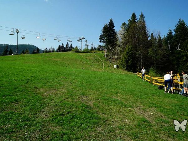 Mała miejscowość wśród gór.