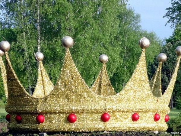 Królewska Korona w Parku na Wyspie w Pile