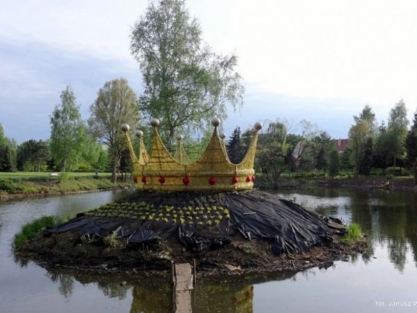 Królewska Korona w Parku na Wyspie w Pile