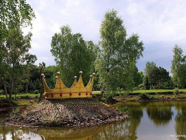 Królewska Korona w Parku na Wyspie w Pile