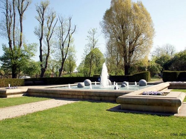 Park Miejski im. Stanisława Staszica w Pile.
