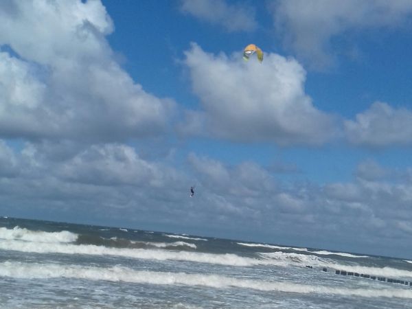 Plaża w Unieście. Uliczka w Miielńie.