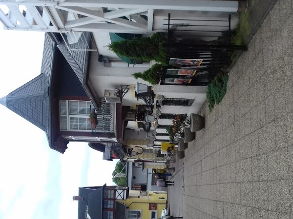 Plaża w Unieście. Uliczka w Miielńie.