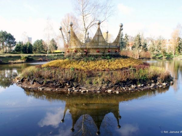 Królewska Korona w Parku na Wyspie w Pile