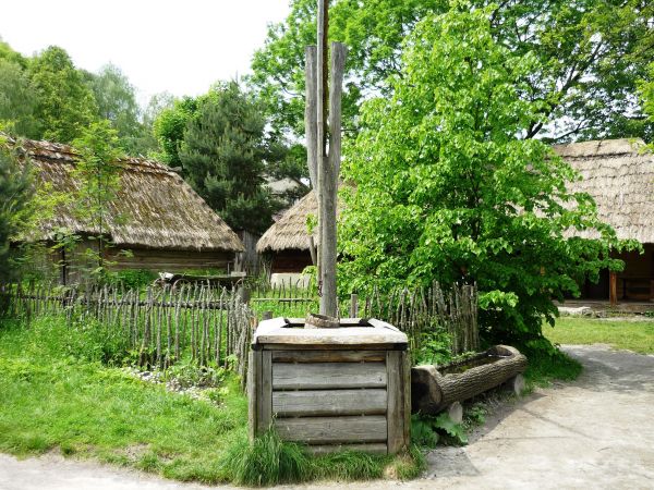 Stara , zabytkowa zagroda chłopska z XIX wieku , we wsi Guciów na Lubelszczyźnie. Obecnie muzeum wsi.