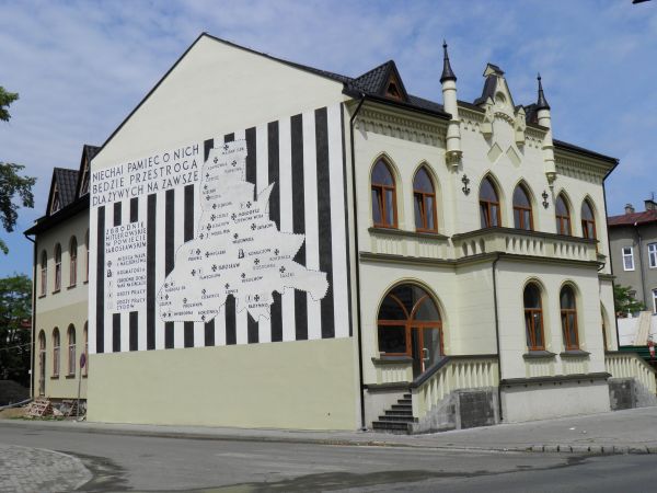 Kamieniczka u zbiegu ul.  Bema i Słowackiego.