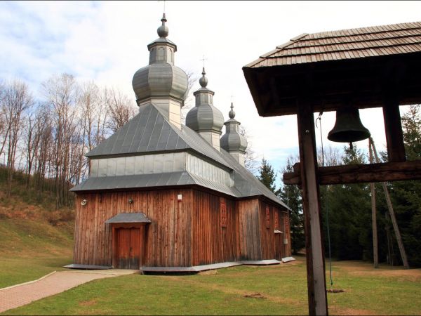 Cerkiew greckokatolicka p.w. Michała Archanioła - wzniesiona w 1843 r. w Brzeżawie .  Obecnie kościół rzymskokatolicki pw. Św. Michała Archanioła.