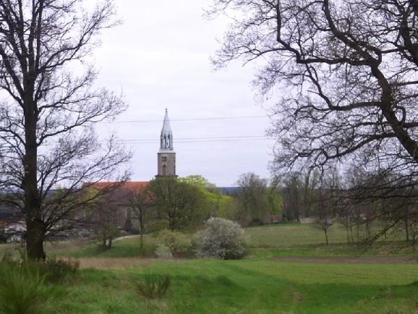 Kościół pod wezwaniem Piotra i Pawła z innej strony.
