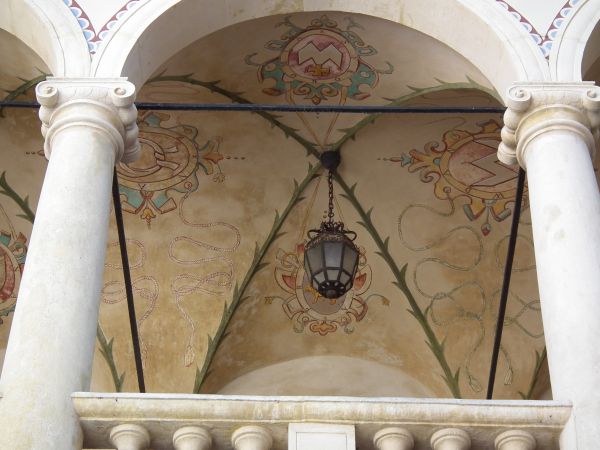 Zamek w Baranowie Sandomierskim - freski na krużgankach