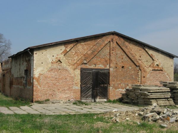 "Suburbium Zarszyn" - Posada jest miejscowością starszą od Zarszyna i do początków XIX stulecia - tak zwaną była, była znaczącym ośrodkiem przemysłowym - cegiel