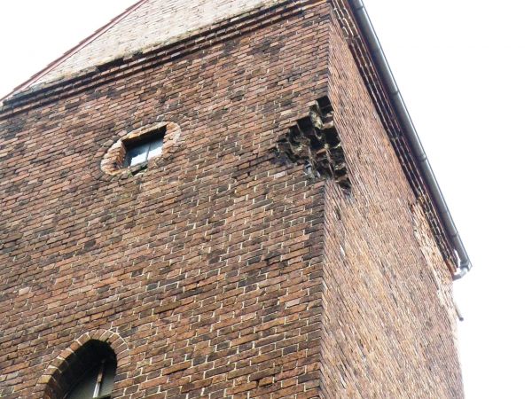 ślady po pociskach z czasów II WŚ