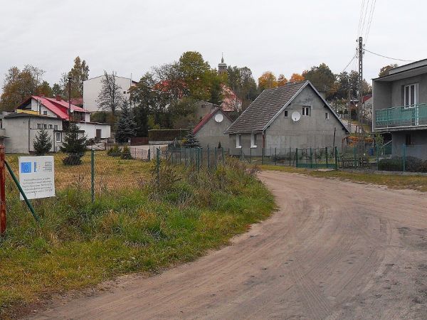 Staw wiejski i widok na kościół - panorama
