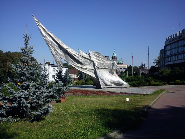 Czeladź-Pomnik przed Urzędem Miasta.