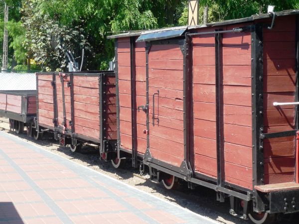 Bogate i różnorodne Muzeum Kolei Wąskotorowej . Jedyna na ziemiach polskich o rozstawie szyn tylko 60 cm.