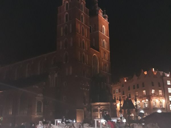 Rynek i kościół  Mariacki wieczorem
