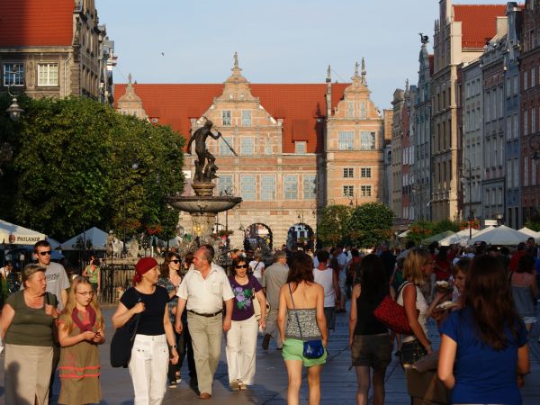 Gdańsk -  Długi Targ z widokiem na fontannę Neptuna oraz Bramę Zieloną.