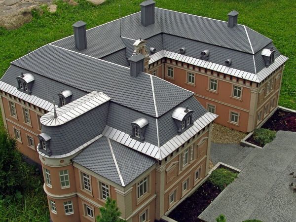 KOWARY - Park Miniatur Zabytków Dolnego Śląska - W wieku XIX pałac w Miłkowie przebudowany został w stylu neobarokowym utrzymującym się do czasów dzisiejszych.