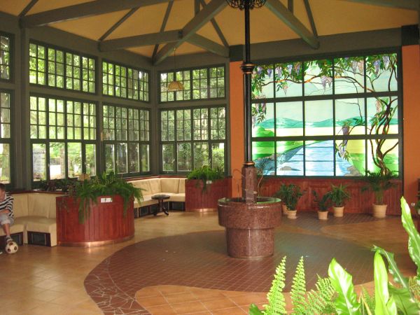 Pijalnia wód leczniczych w Długopolu Zdroju.