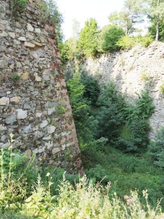 twierdza górska - najpotężniejsza w Europie, n/z fragment murów fortyfikacji.