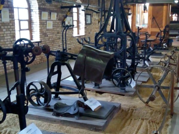 Warzelnia Soli - Muzeum Warzelnictwa i Leczenia Uzdrowiskowego ul. Solna 6, Ciechocinek tel. 54/ 283-60-71