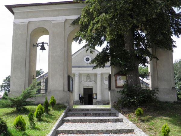 Kościół Zdrojowy – zbudowany został w 1818 r. jako kaplica dworska, potem służył do końca II wojny światowej jako cerkiew greckokatolicka. W 1947 r. przejęta pr