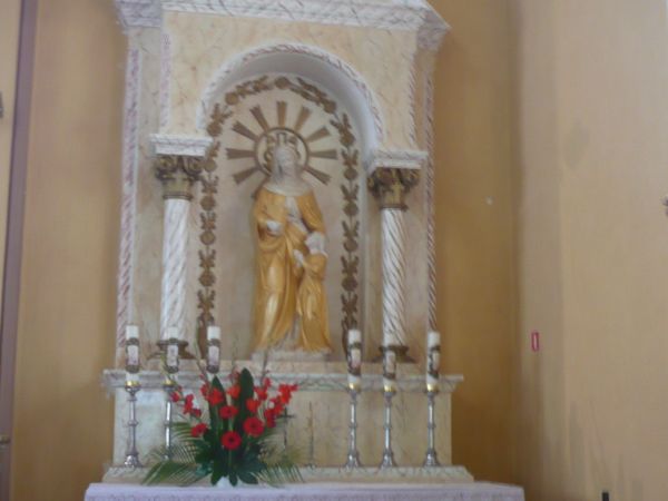 Ołtarz boczny po lewej stronie.