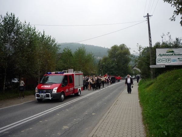 Harbutowice.Odpust parafialny.Przemarsz przez centrum miejscowości.