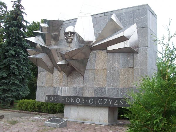 "Tym co zginęli , Walczyli i pracowali By wszyscy byli U siebie i swoi."