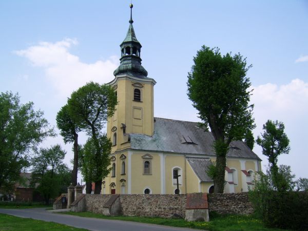 We wsi znajduje się barokowo-renesansowy kościół.