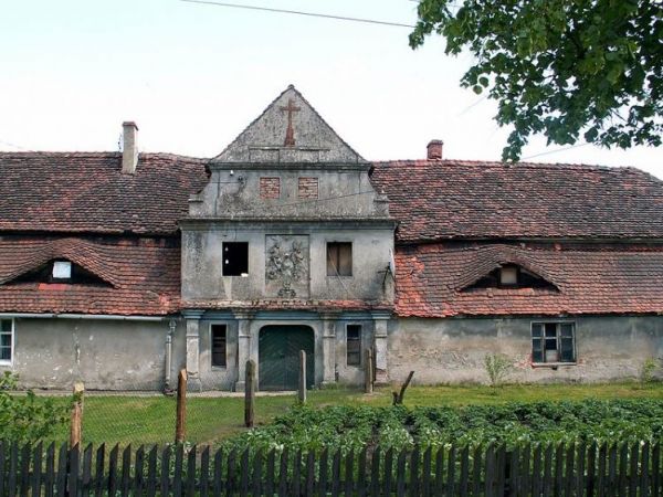 Stary szpital w Broniszowie