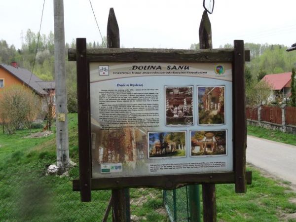 tzw. "witacz" - i tu wszystko się dowiemy - i o dworze i o dziejach - na szlaku "Dolina Sanu" - ścieżce przyrodniczo - edukacyjno - turystycznej, Gmina Dydnia t