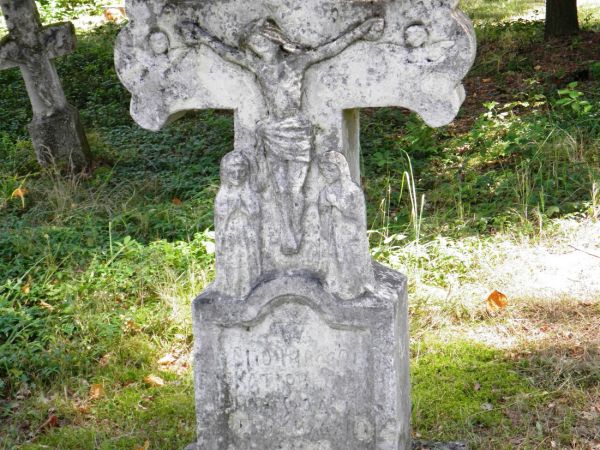 Zabytkowy cmentarz grecko-katolicki w Gorajcu . Na cmentarzu znajduje się kaplica grobowa  rodziny  Brunickich  , właścicieli okoloicznych ziem.  Znajduje się n