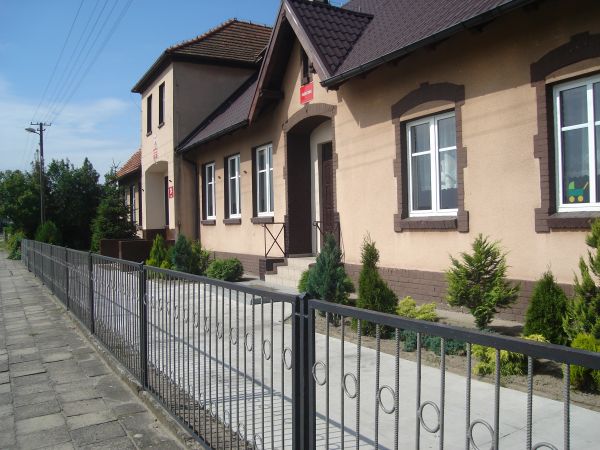 Zespół Szkolno-Przedszkolny im. Henryka Sienkiewicza w Sulęcinie.  Adres: Sulęcin ul. Długa 24 63-023 Sulęcinek